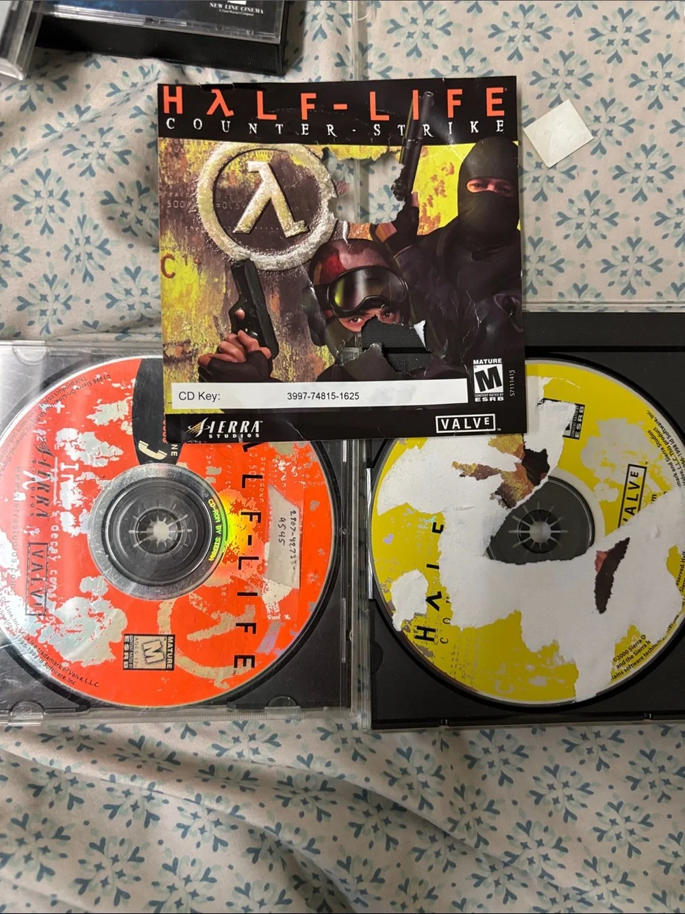 Valve Half-Life an d half life Counter-Strike PC Game Disc & Case